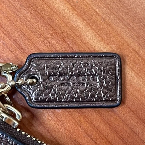 Coach Lacquer rivets pebble leather bronze wristlet - Picture 3 of 6